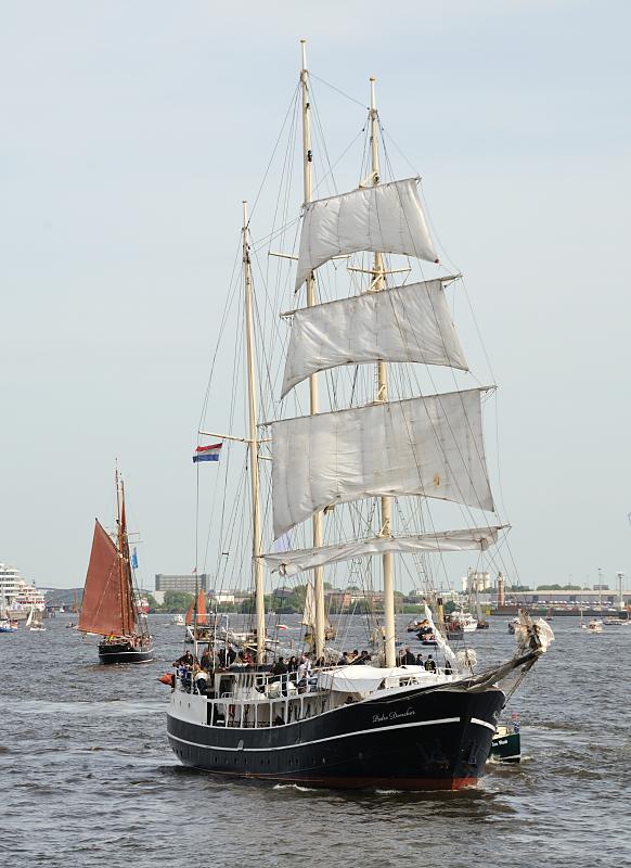 2500_7814 Ein Segelschiff unter Segeln auf der Elbe vor Hamburg. | Hafengeburtstag Hamburg - groesstes Hafenfest der Welt